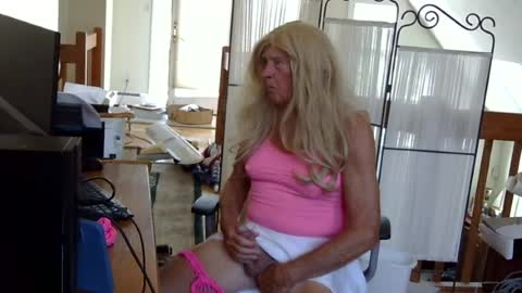 lorelea online show from July 2026 12:00:01 PM