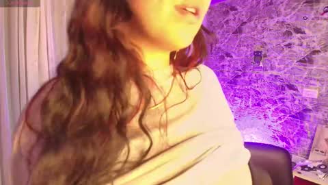 Snapshot of loren_44tits chatting on February 2026 12:33:02 AM Loren online show from February 2026 12:33:02 AM