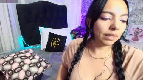 Snapshot of loren_44tits chatting on March 2026 10:13:02 PM Loren online show from March 2026 10:13:02 PM