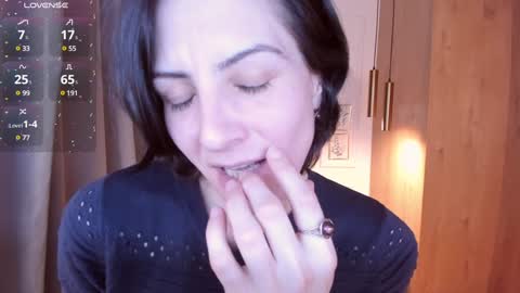 Snapshot of loren_daze chatting on December 2024 01:59:02 PM Loren online show from December 2024 01:59:02 PM