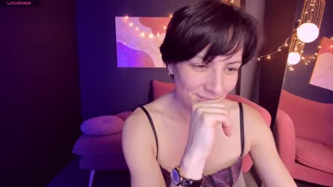 Snapshot of loren_daze chatting on January 2025 05:04:01 PM Loren online show from January 2025 05:04:01 PM