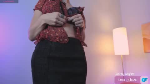 Snapshot of loren_daze chatting on November 2025 02:50:01 PM Loren online show from November 2025 02:50:01 PM