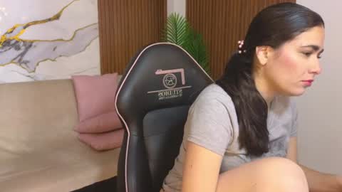 Loren online show from June 2026 02:28:01 AM