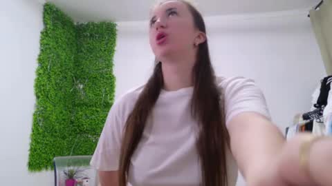 Amelia online show from February 2025 08:04:02 PM