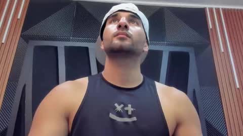  L O R E N Z O  Thumbs Up help  online show from October 2025 05:24:02 PM