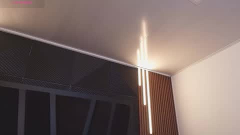  L O R E N Z O  Thumbs Up help  online show from January 2026 05:49:02 PM