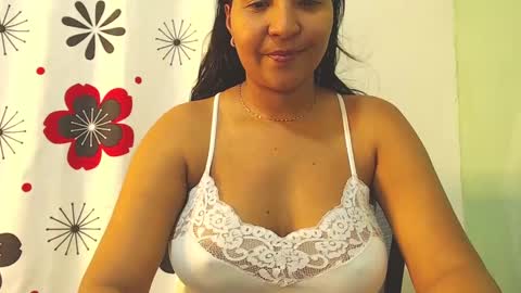 Snapshot of loretta_ chatting on February 2025 01:36:01 AM Loretta Gmez online show from February 2025 01:36:01 AM