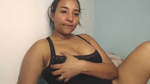 Snapshot of loretta_ chatting on February 2026 02:27:02 AM Loretta Gmez online show from February 2026 02:27:02 AM