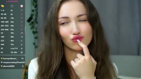 Naomi online show from October 2025 09:54:02 PM