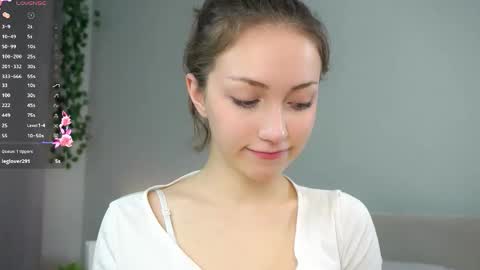 Naomi online show from November 2025 02:00:01 AM