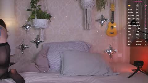 Lorna online show from November 2025 10:09:01 PM