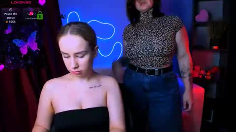 Lora for u online show from October 2025 04:58:01 PM