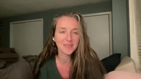 Snapshot of lothlori chatting on April 2026 12:35:01 AM lothlori online show from April 2026 12:35:01 AM