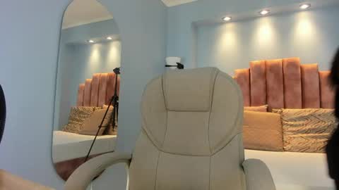 Lou Rosse  online show from May 2026 07:52:01 PM