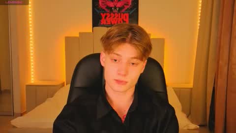 louie_evans online show from November 2025 08:46:02 PM