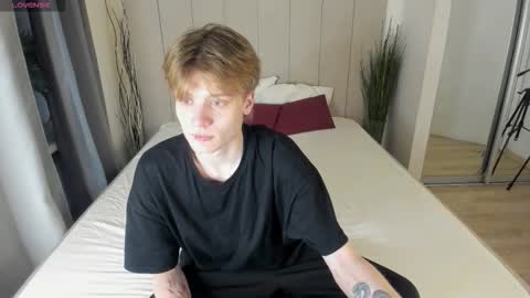 louie_evans online show from December 2025 08:49:01 PM