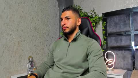 Louis online show from October 2025 08:00:02 PM