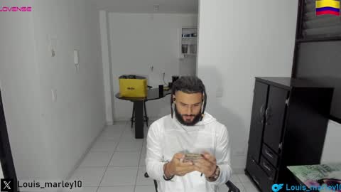 louis_marley_ online show from December 2024 01:40:01 AM