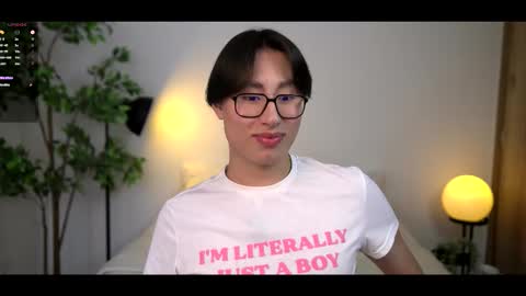 Snapshot of louis_zh chatting on December 2025 10:04:02 PM Louis online show from December 2025 10:04:02 PM