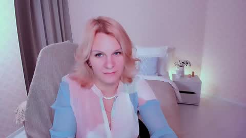 Snapshot of louisa_bay chatting on December 2024 10:56:02 AM Louisa online show from December 2024 10:56:02 AM