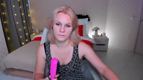 Snapshot of louisa_bay chatting on December 2024 07:48:02 AM Louisa online show from December 2024 07:48:02 AM