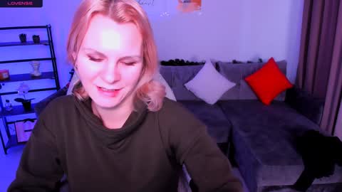 Snapshot of louisa_bay chatting on January 2025 07:51:02 AM Louisa online show from January 2025 07:51:02 AM