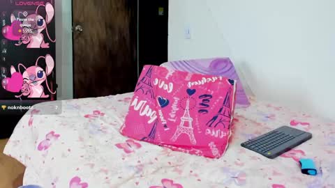 Snapshot of louise_22cm chatting on April 2026 01:06:02 PM Mi lu online show from April 2026 01:06:02 PM