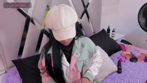 louise_taylorr online show from January 2025 12:10:01 PM