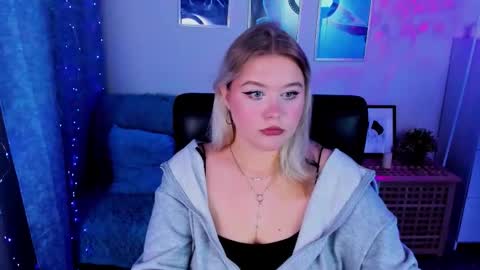 Snapshot of louisemous chatting on October 2025 03:23:02 PM Loise online show from October 2025 03:23:02 PM