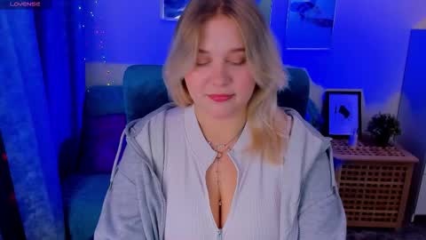 Snapshot of louisemous chatting on November 2025 09:04:01 PM Loise online show from November 2025 09:04:01 PM