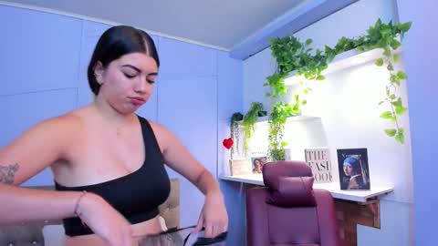 Snapshot of lourenfox chatting on November 2025 11:42:01 AM Louren Fox online show from November 2025 11:42:01 AM