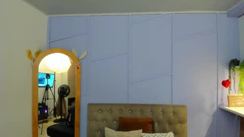 Snapshot of lourenfox chatting on November 2025 11:34:02 AM Louren Fox online show from November 2025 11:34:02 AM