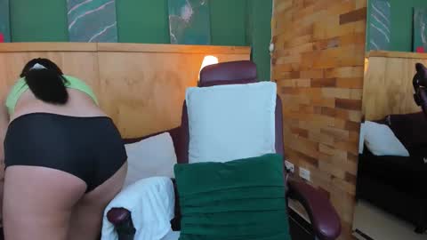 Snapshot of lourenfox chatting on November 2025 12:09:02 PM Louren Fox online show from November 2025 12:09:02 PM