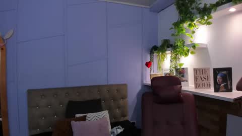 Snapshot of lourenfox chatting on December 2025 11:36:02 AM Louren Fox online show from December 2025 11:36:02 AM