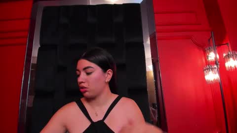 Snapshot of lourenfox chatting on December 2025 06:57:02 PM Louren Fox online show from December 2025 06:57:02 PM