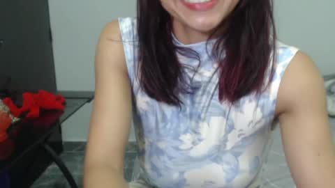 Snapshot of love_gatubela chatting on December 2024 04:22:02 AM Nina online show from December 2024 04:22:02 AM