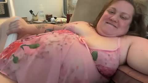 Sara and Leigh online show from September 2025 09:47:02 PM