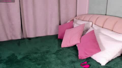 Lola online show from December 2024 12:57:01 AM