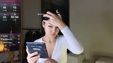 Snapshot of love_peace_here chatting on October 2025 12:57:01 AM hi its me online show from October 2025 12:57:01 AM