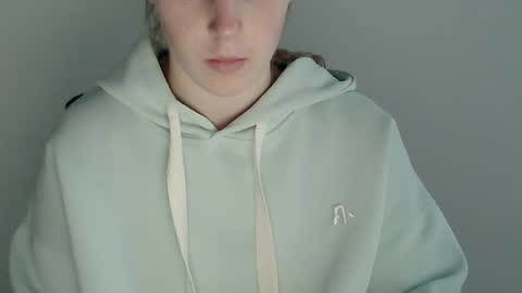 Vivian online show from November 2025 12:04:01 PM