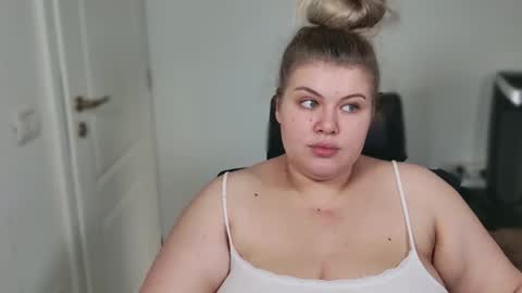 Snapshot of love_wiggy18 chatting on October 2025 06:13:02 AM Ally online show from October 2025 06:13:02 AM