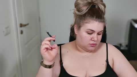 Snapshot of love_wiggy18 chatting on November 2025 08:35:01 AM Ally online show from November 2025 08:35:01 AM