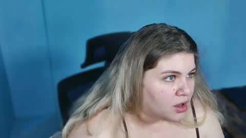 Snapshot of love_wiggy18 chatting on February 2026 08:12:02 AM Ally online show from February 2026 08:12:02 AM