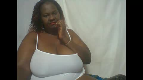 Lynn online show from October 2025 08:19:01 PM