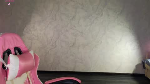 Molly online show from April 2026 05:25:01 PM