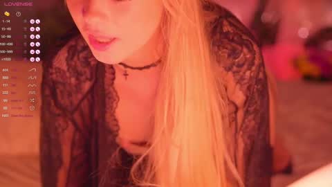 Snapshot of lovellynelly chatting on February 2025 04:59:02 PM Nelly online show from February 2025 04:59:02 PM