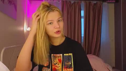 Snapshot of lovely_babyy chatting on March 2026 04:50:01 AM Jenny online show from March 2026 04:50:01 AM