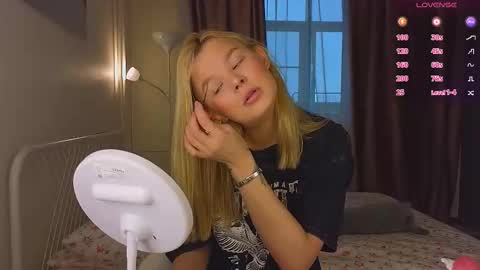 Snapshot of lovely_babyy chatting on March 2026 04:29:01 AM Jenny online show from March 2026 04:29:01 AM