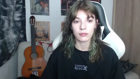 Snapshot of lovely_cass chatting on December 2024 09:48:01 PM Cassie online show from December 2024 09:48:01 PM