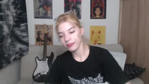 Snapshot of lovely_cass chatting on March 2025 03:23:02 AM Cassie online show from March 2025 03:23:02 AM